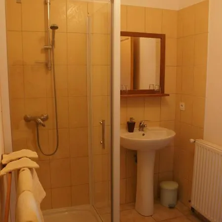 Les Chambres D'hotes De Belinaire Frühstückspension Cazeneuve-Montaut